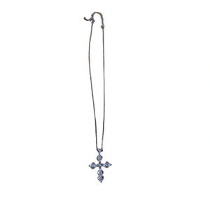 Avon silvertone cross pendant necklace 22” length